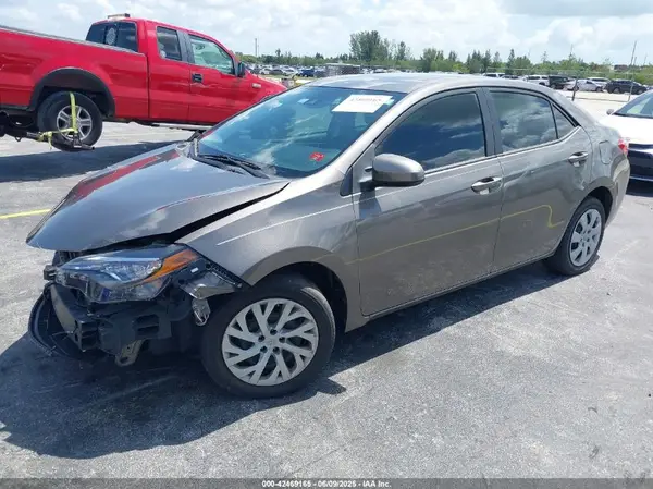 2T1BURHE9JC028064 2018 TOYOTA COROLLA - Image 2
