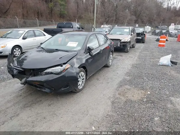 2T1BURHE9JC029165 2018 TOYOTA COROLLA - Image 2