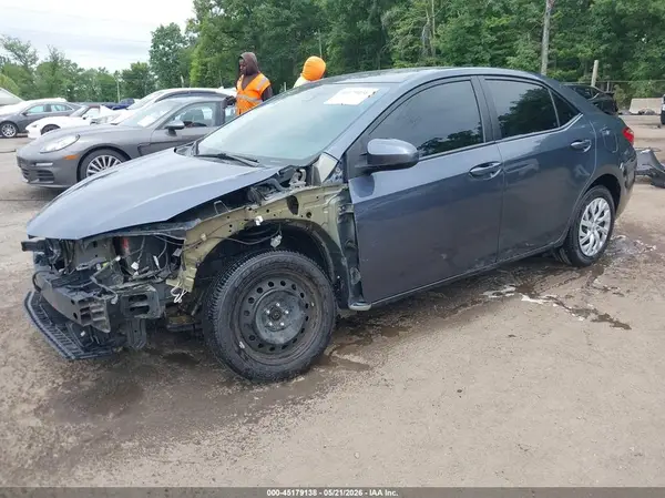 2T1BURHE9JC032695 2018 TOYOTA COROLLA - Image 2