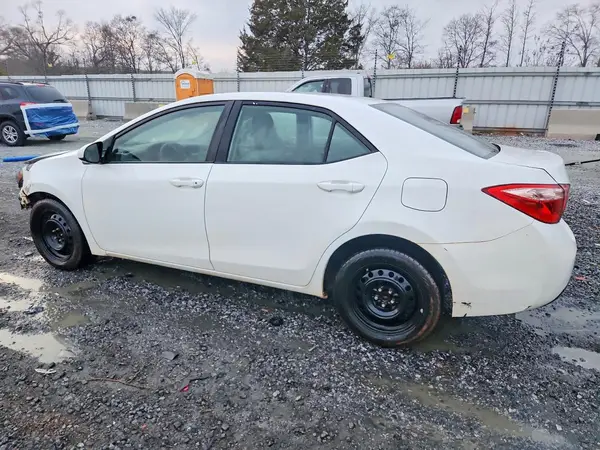 2T1BURHE9JC033135 2018 TOYOTA COROLLA - Image 2