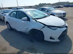 2T1BURHE9JC033877 2018 TOYOTA COROLLA