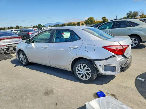 2T1BURHE9JC034057 2018 TOYOTA COROLLA - Image 2