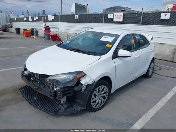 2T1BURHE9JC037945 2018 TOYOTA COROLLA - Image 2