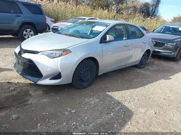 2T1BURHE9JC038142 2018 TOYOTA COROLLA - Image 2