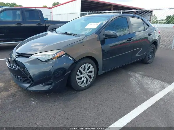 2T1BURHE9JC038920 2018 TOYOTA COROLLA - Image 2