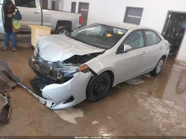 2T1BURHE9JC041400 2018 TOYOTA COROLLA - Image 2
