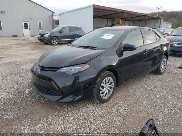 2T1BURHE9JC047911 2018 TOYOTA COROLLA - Image 2