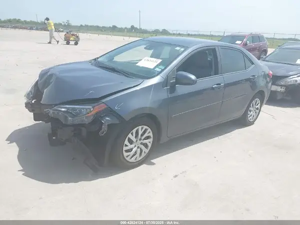 2T1BURHE9JC048802 2018 TOYOTA COROLLA - Image 2