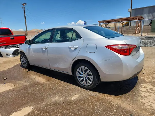 2T1BURHE9JC050520 2018 TOYOTA COROLLA - Image 2