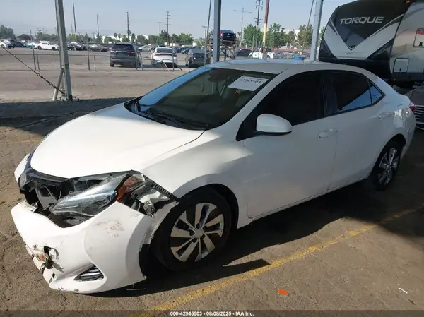 2T1BURHE9JC050601 2018 TOYOTA COROLLA - Image 2