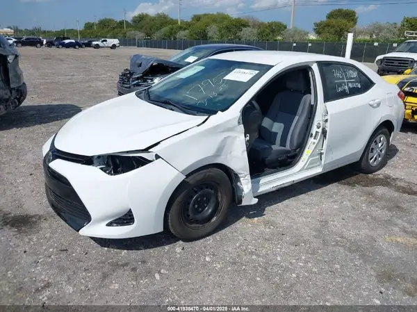 2T1BURHE9JC051795 2018 TOYOTA COROLLA - Image 2