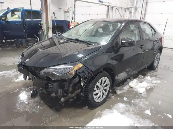 2T1BURHE9JC060755 2018 TOYOTA COROLLA - Image 2