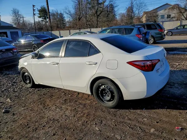 2T1BURHE9JC065812 2018 TOYOTA COROLLA - Image 2