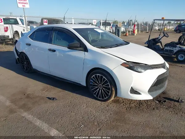 2T1BURHE9JC066443 2018 TOYOTA COROLLA - Image 1