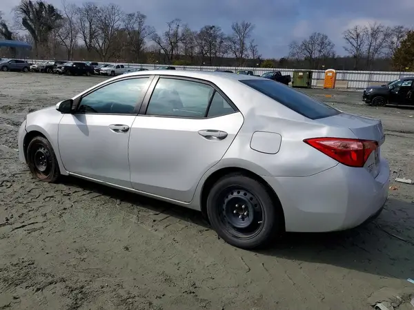 2T1BURHE9JC069648 2018 TOYOTA COROLLA - Image 2