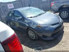 2T1BURHE9JC075630 2018 TOYOTA COROLLA