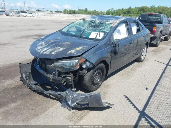 2T1BURHE9JC077152 2018 TOYOTA COROLLA - Image 2