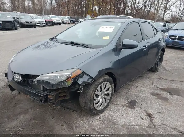 2T1BURHE9JC087177 2018 TOYOTA COROLLA - Image 2