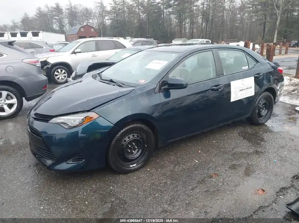 2T1BURHE9JC090046 2018 TOYOTA COROLLA - Image 2