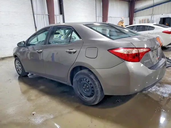 2T1BURHE9JC093240 2018 TOYOTA COROLLA - Image 2