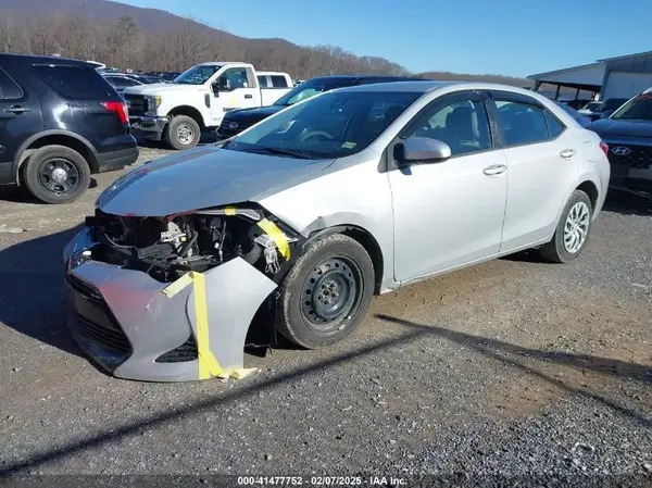 2T1BURHE9JC093979 2018 TOYOTA COROLLA - Image 2