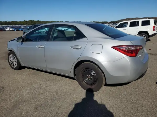 2T1BURHE9JC099281 2018 TOYOTA COROLLA - Image 2