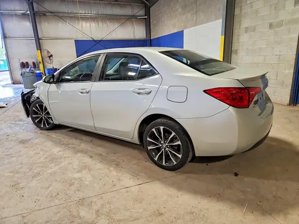 2T1BURHE9JC101689 2018 TOYOTA COROLLA - Image 2