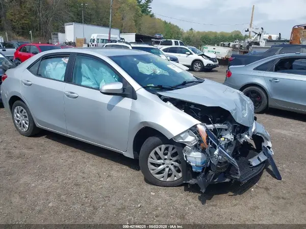2T1BURHE9JC110134 2018 TOYOTA COROLLA - Image 1