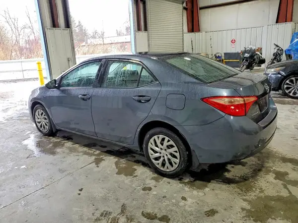 2T1BURHE9JC120047 2018 TOYOTA COROLLA - Image 2