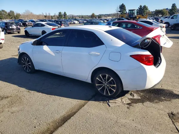 2T1BURHE9JC120131 2018 TOYOTA COROLLA - Image 2