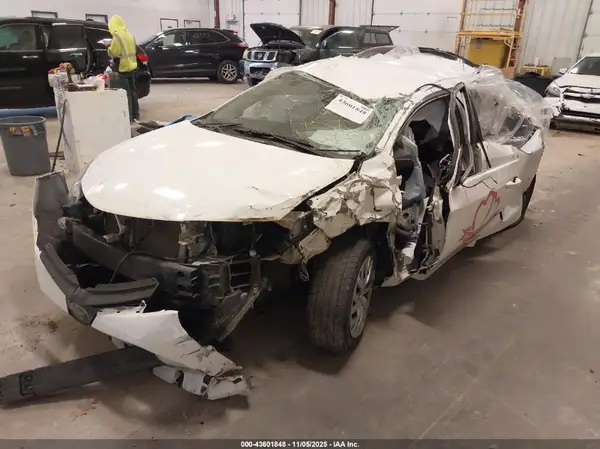 2T1BURHE9JC123756 2018 TOYOTA COROLLA - Image 2