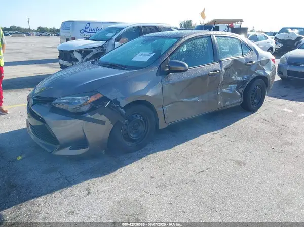 2T1BURHE9JC124065 2018 TOYOTA COROLLA - Image 2