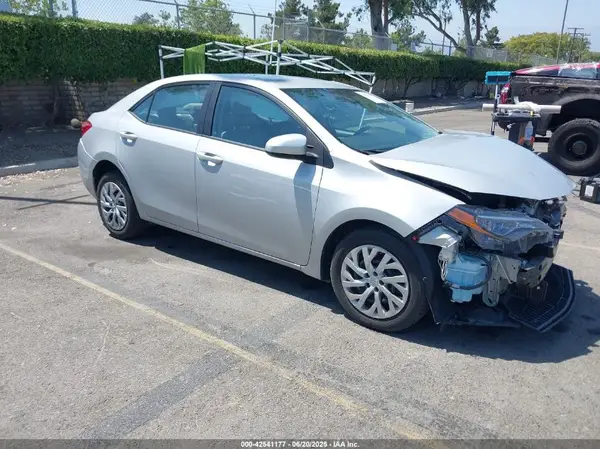 2T1BURHE9JC967148 2018 TOYOTA COROLLA - Image 1