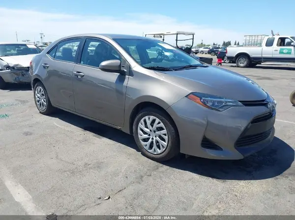 2T1BURHE9JC968817 2018 TOYOTA COROLLA - Image 1