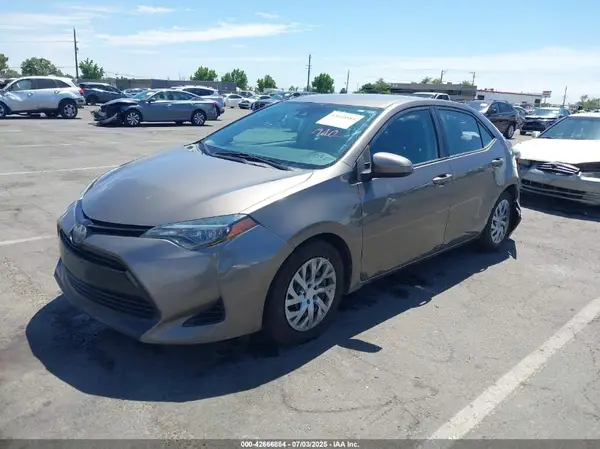 2T1BURHE9JC968817 2018 TOYOTA COROLLA - Image 2