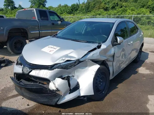2T1BURHE9JC975556 2018 TOYOTA COROLLA - Image 2