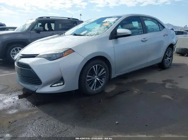 2T1BURHE9JC983026 2018 TOYOTA COROLLA - Image 2