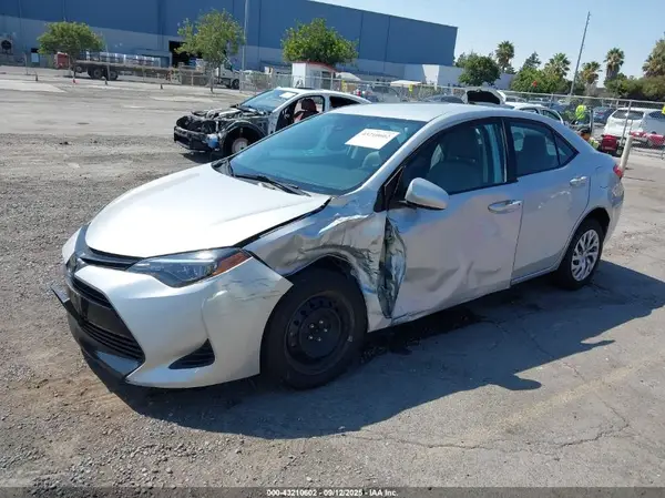 2T1BURHE9KC161022 2019 TOYOTA COROLLA - Image 2