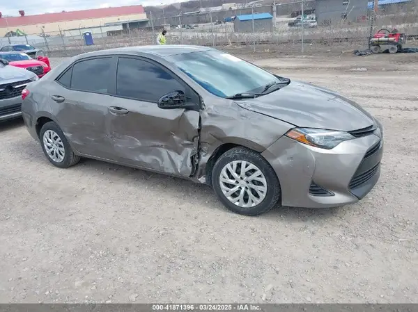 2T1BURHE9KC173963 2019 TOYOTA COROLLA - Image 1
