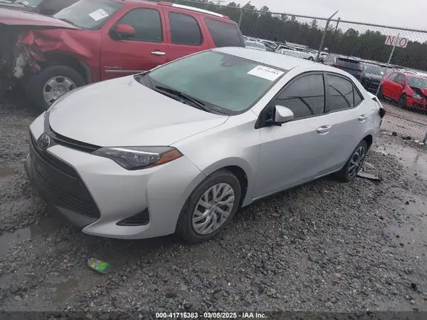 2T1BURHEOJC002212 2018 TOYOTA COROLLA - Image 2