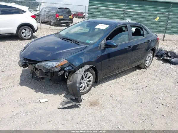 2T1BURHEXHC774727 2017 TOYOTA COROLLA - Image 2