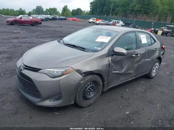 2T1BURHEXHC775778 2017 TOYOTA COROLLA - Image 2