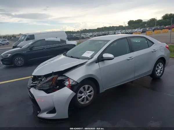 2T1BURHEXHC779801 2017 TOYOTA COROLLA - Image 2