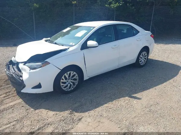2T1BURHEXHC780057 2017 TOYOTA COROLLA - Image 2