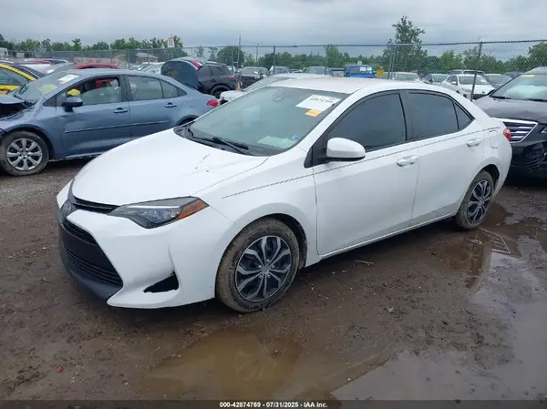 2T1BURHEXHC818211 2017 TOYOTA COROLLA - Image 2