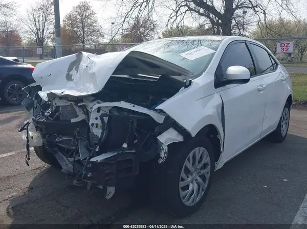 2T1BURHEXHC818614 2017 TOYOTA COROLLA - Image 2