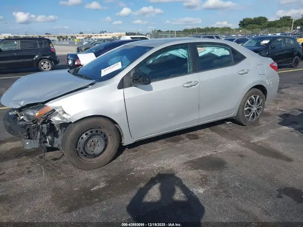 2T1BURHEXHC824381 2017 TOYOTA COROLLA - Image 2