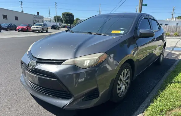 2T1BURHEXHC827586 2017 TOYOTA COROLLA - Image 2