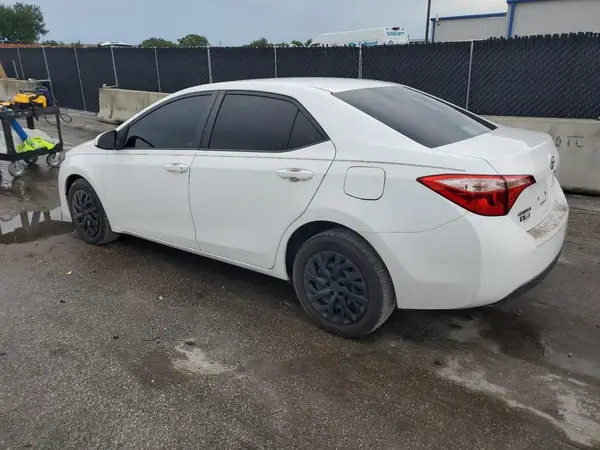 2T1BURHEXHC832299 2017 TOYOTA COROLLA - Image 2