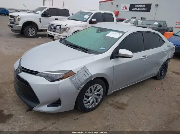 2T1BURHEXHC835817 2017 TOYOTA COROLLA - Image 2